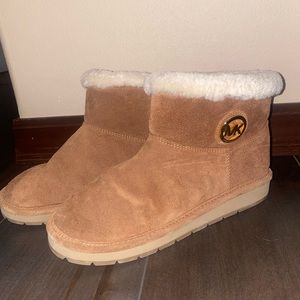 MICHAEL KORS short suede faux lining boots